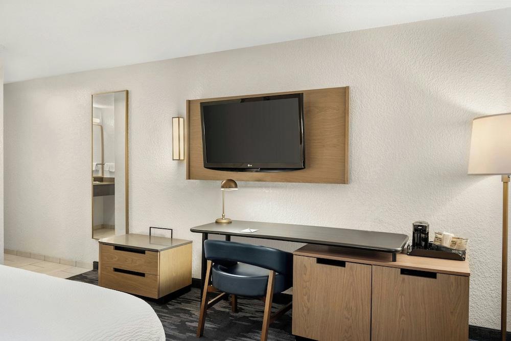 Fairfield by Marriott Mt Pleasant photo 9