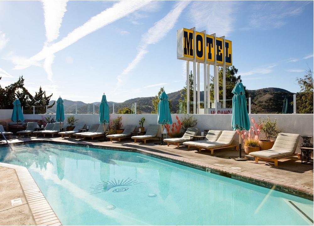 Skyview Hotel - 21 & Over Pool photo 1