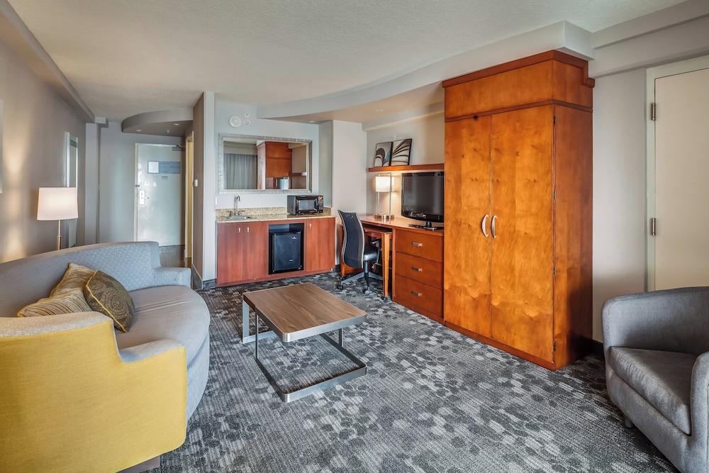 Courtyard by Marriott Jacksonville Beach Oceanfront photo 16