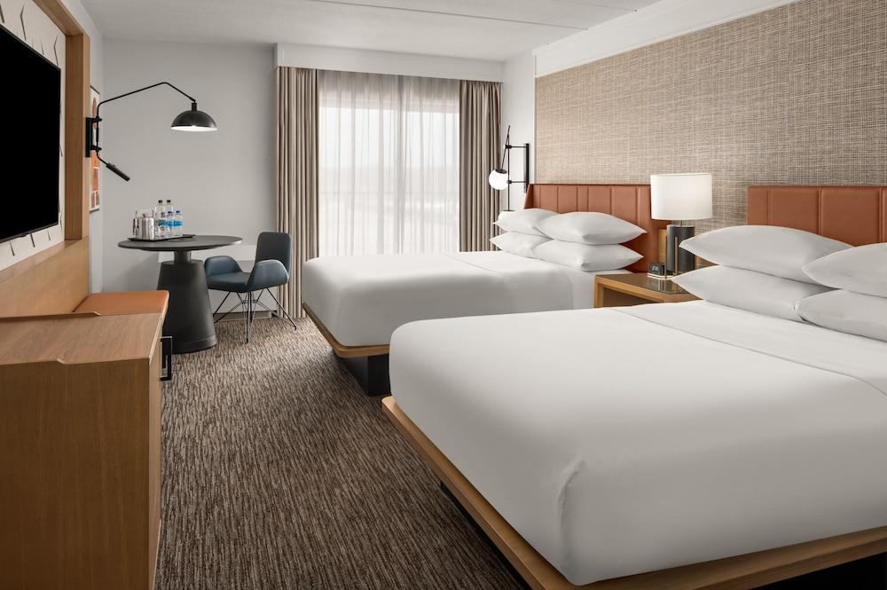 Sheraton Milwaukee Brookfield Hotel photo 10