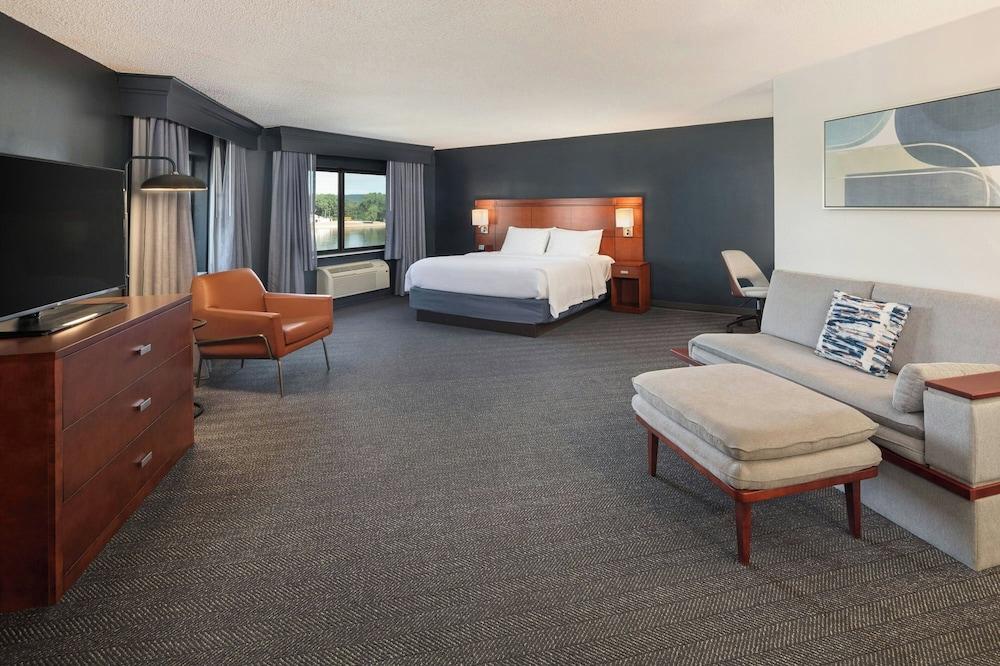 Courtyard by Marriott La Crosse photo 35