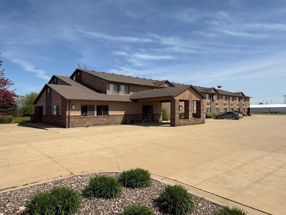 Budget Inn and Suites photo 1