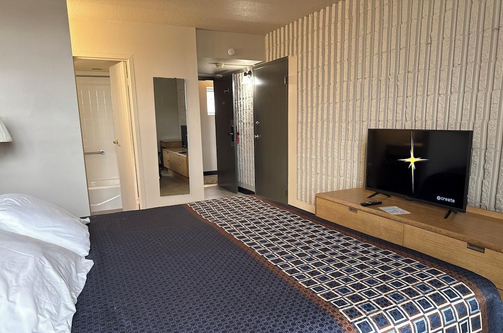 Smartwood Inn photo 25