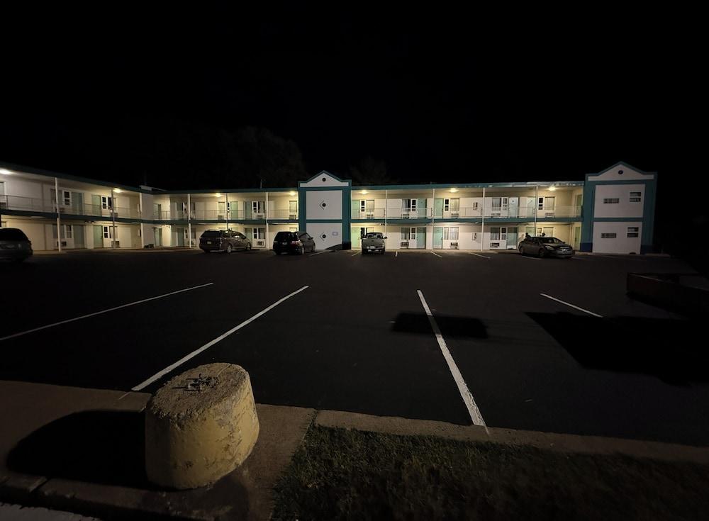 ECONOMY INN photo 9