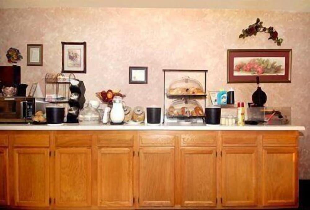 Econo Lodge Longmont East photo 45