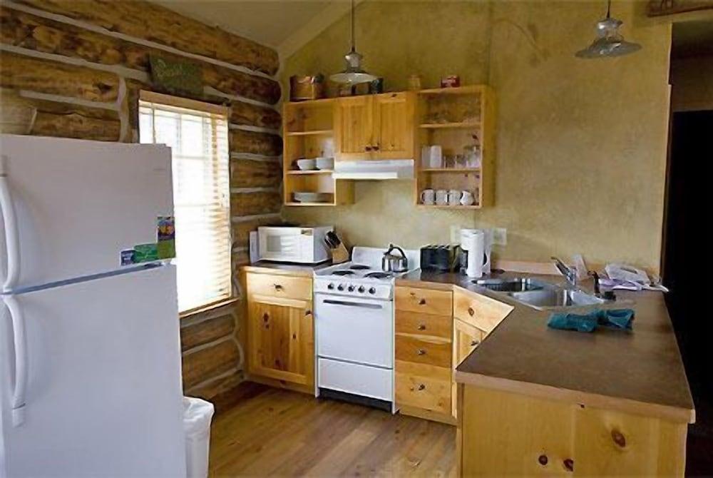 Cowboy Heaven Cabins photo 15