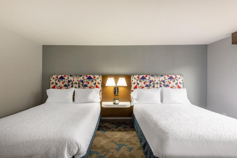 Hampton Inn Belle Vernon photo 41