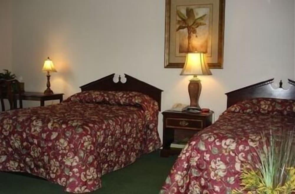 Colonie inn and Suites photo 9