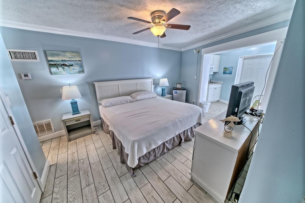 Pineapple Villas on Laguna Beach photo 6