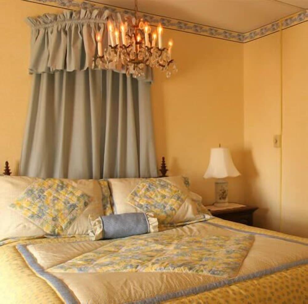 Crestmont Inn photo 6