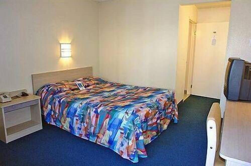 Motel 6 Portland, OR - Downtown photo 13