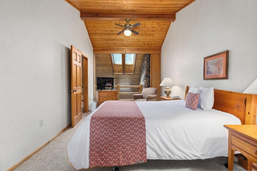 The Lodges at Breezy Point photo 30