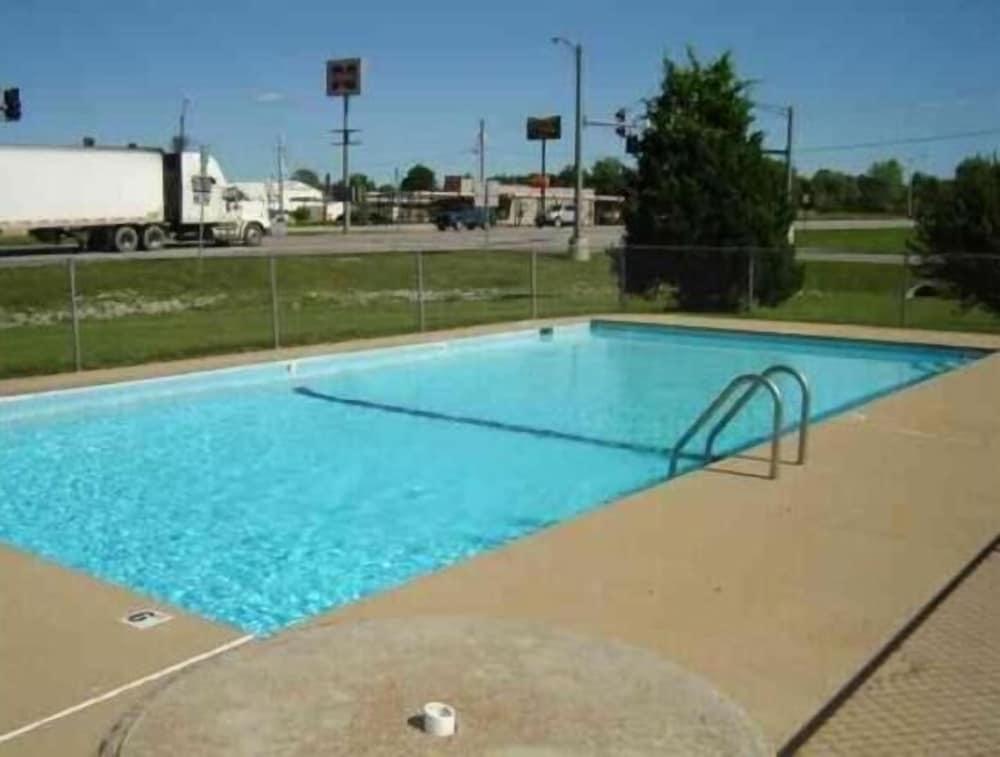 Country Inn Motel photo 2