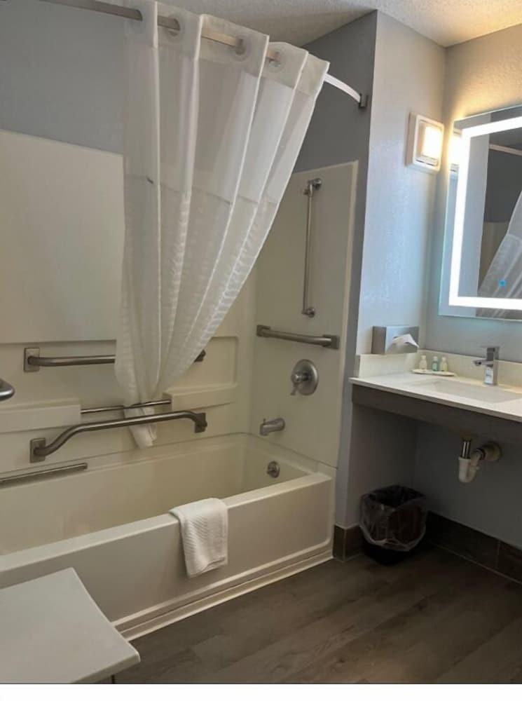 Quality Inn Oneida near Casino photo 31