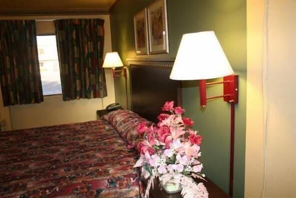 Plaza Travel Inn photo 5