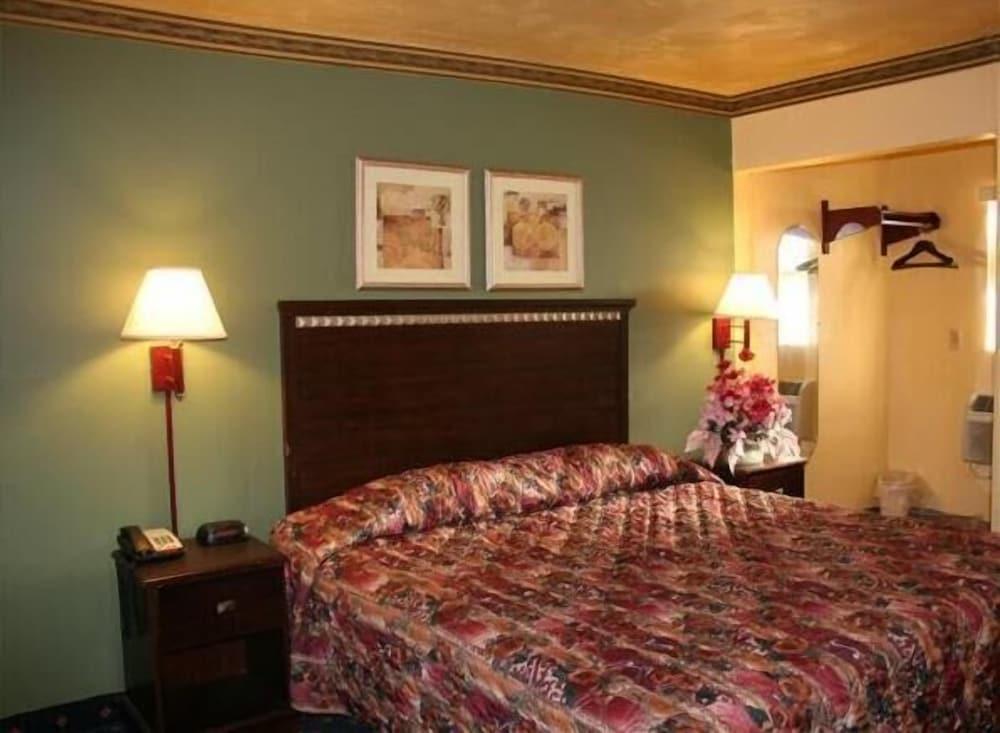 Plaza Travel Inn photo 7