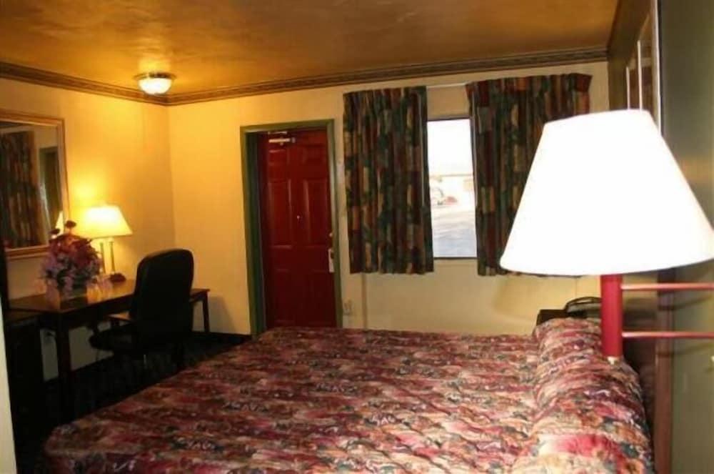 Plaza Travel Inn photo 11