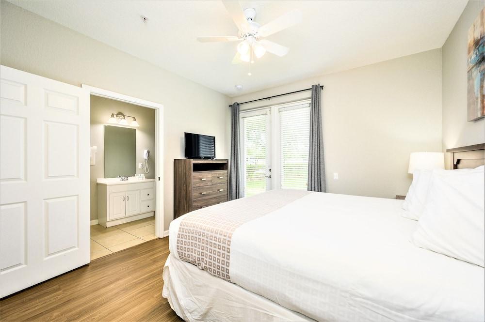 Vista Cay Resort by Millenium at Universal Blvd photo 9