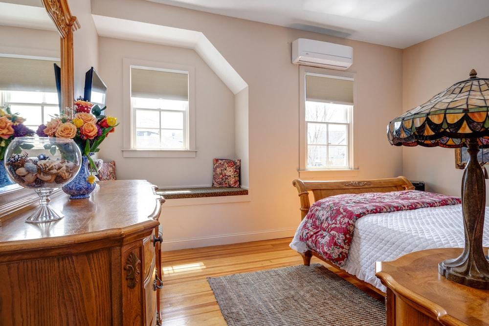 Ashley House photo 2