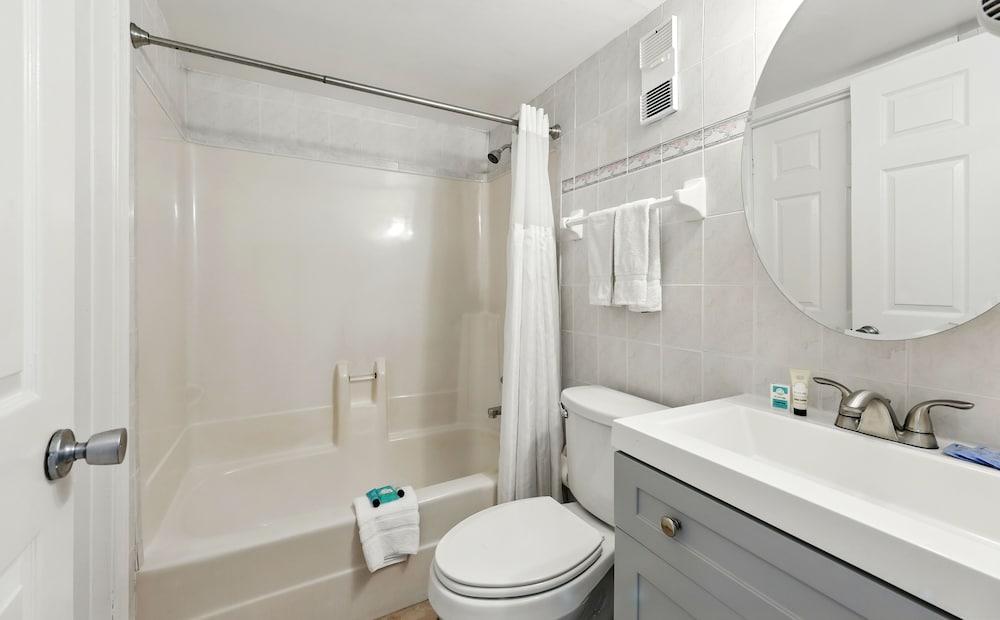 Beacher's Lodge Oceanfront Suites photo 51
