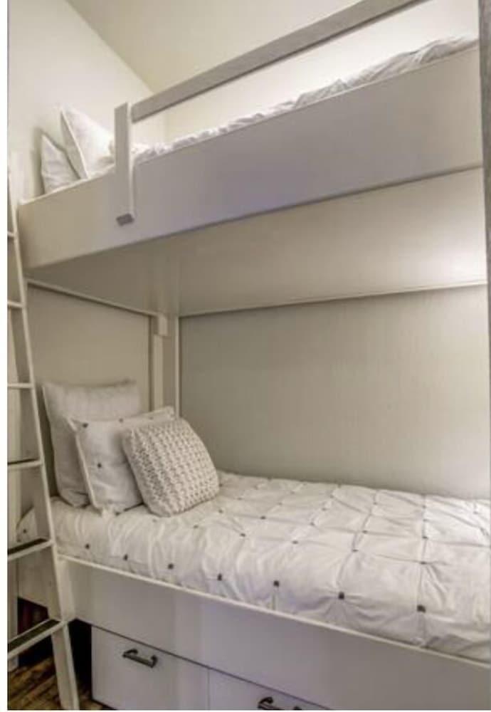 Eagles Landing Lodge Private Suites and Group Lodging photo 4