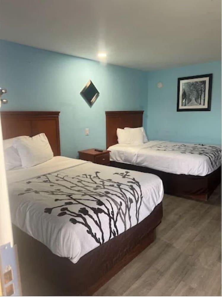 Oak Tree Inn photo 10