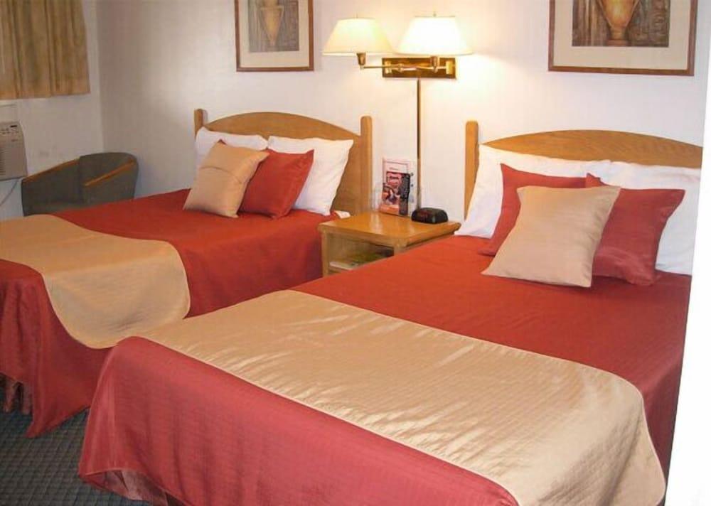 Red Carpet Motel photo 8