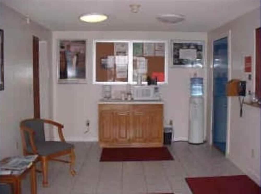Portlodge Motel photo 2