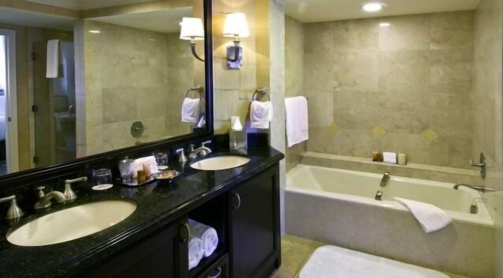 Private Residences at the Atlantic Resort and Spa photo 69