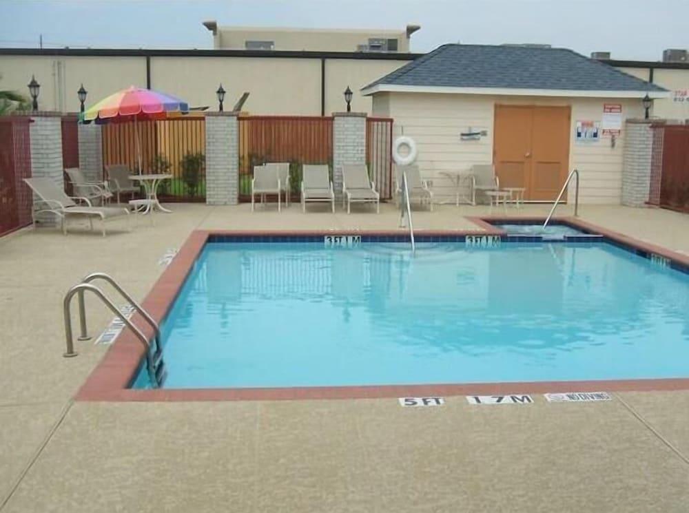 Scottish Inn & Suites photo 18