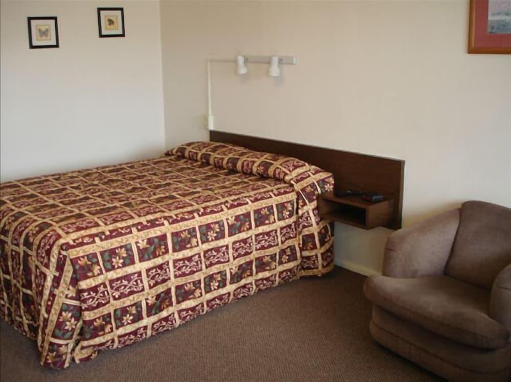 Tops Motel photo 4