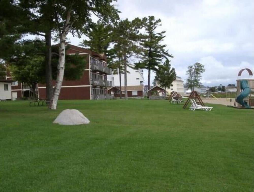 Waterfront Inn - Mackinaw City photo 19