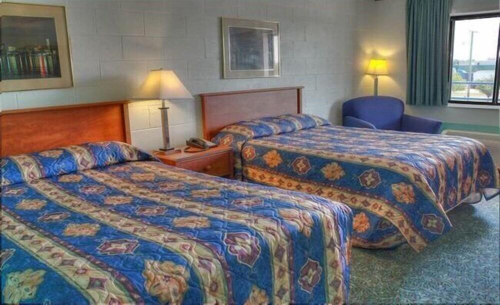 Country Host Motel photo 5
