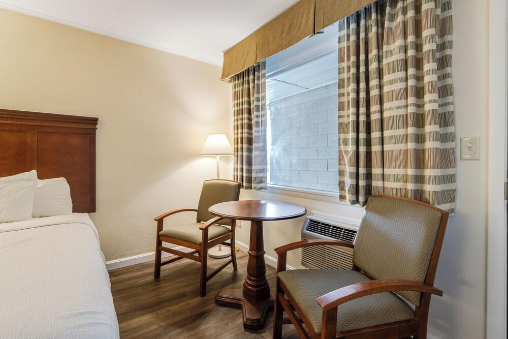 Oceanus Motel photo 14