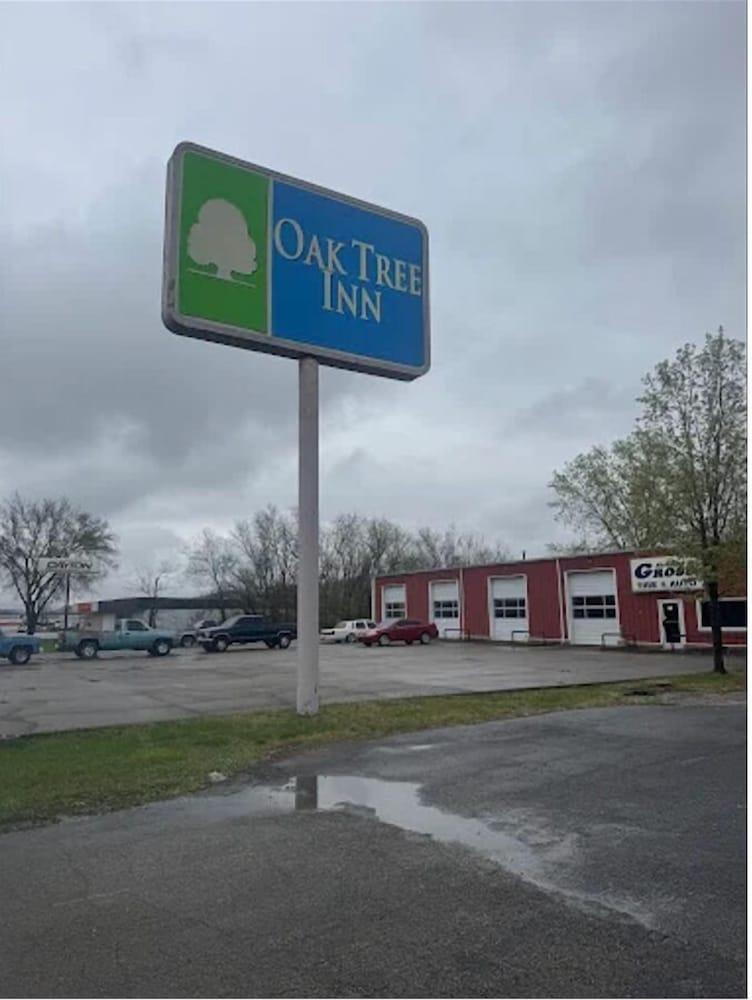 Oak Tree Inn photo 13