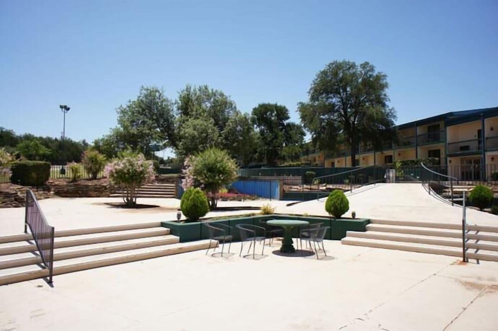 OK Hotel photo 12