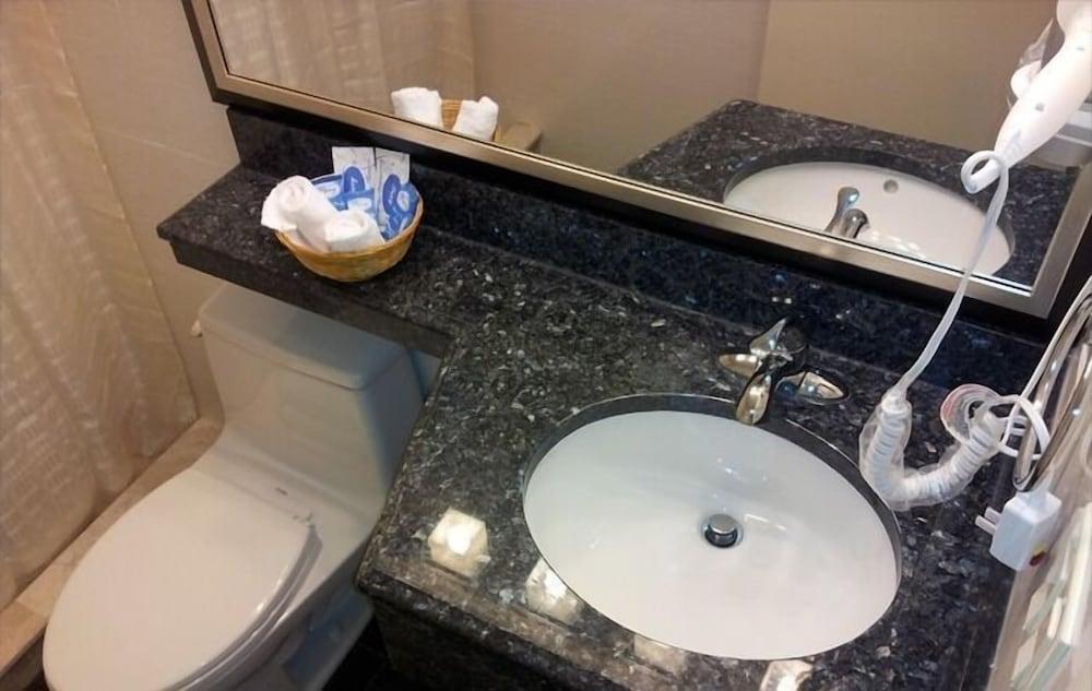 Hotel Bliss photo 30