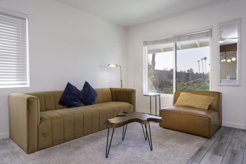 Ash & Ko Boutique Lodging photo 37