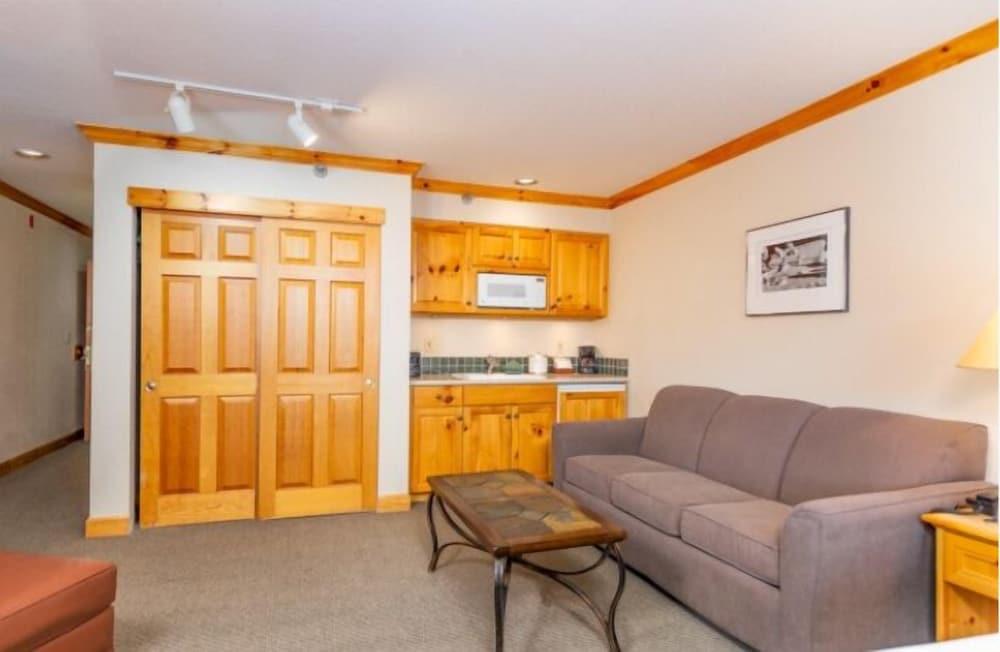 Selkirk Lodge photo 10