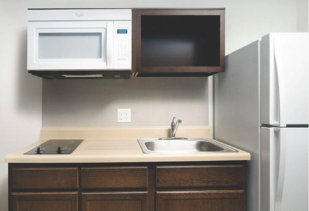 Woodspring Suites Rochester Greece photo 6