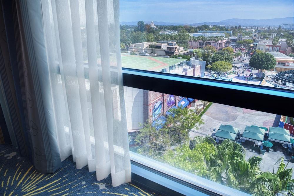 Disneyland Hotel photo 44