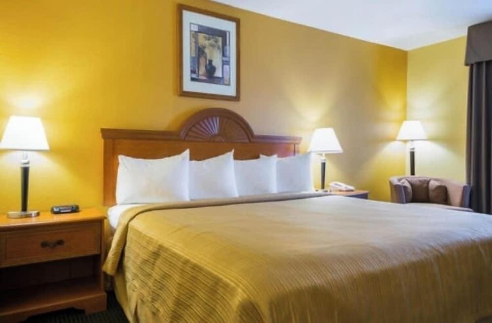 Franklin Inn & Suites photo 8