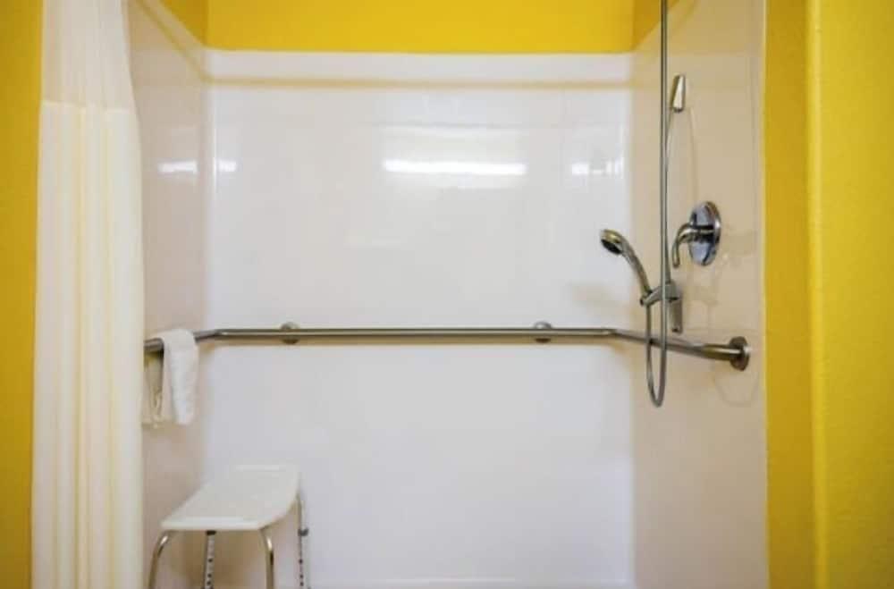 Franklin Inn & Suites photo 12