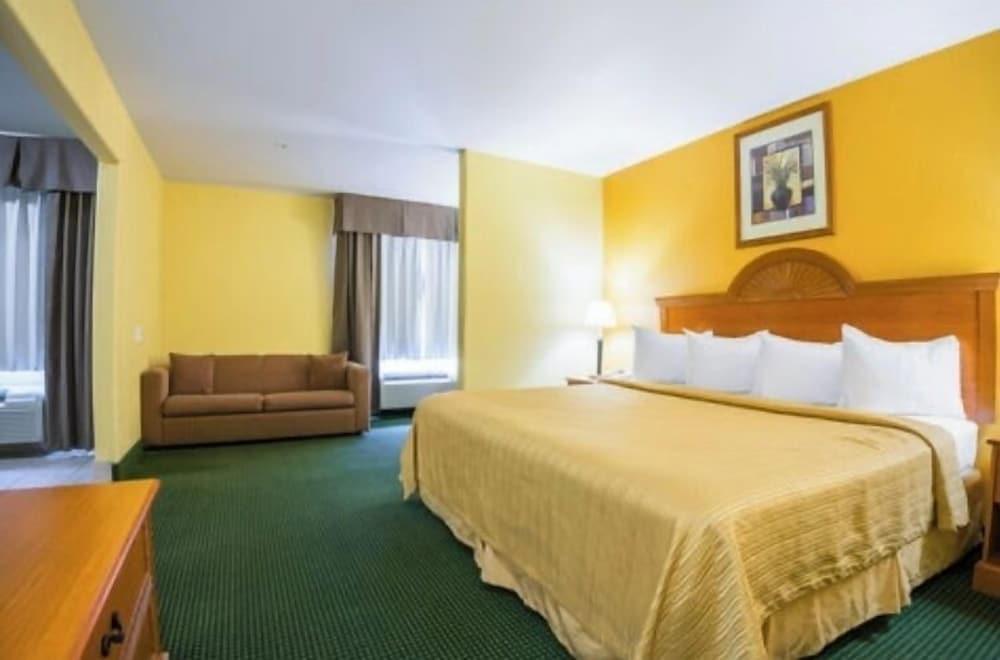 Franklin Inn & Suites photo 11