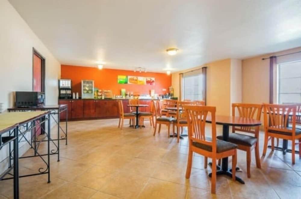Franklin Inn & Suites photo 4