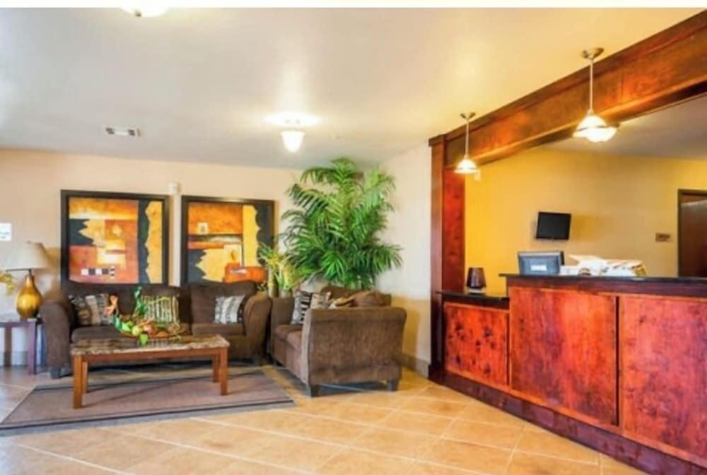 Franklin Inn & Suites photo 2