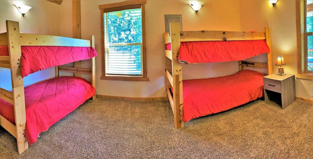 The Hideaway Hostel near Yellowstone photo 20