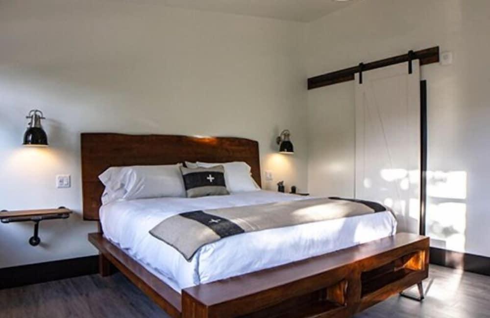 Compass Rose Lodge photo 6