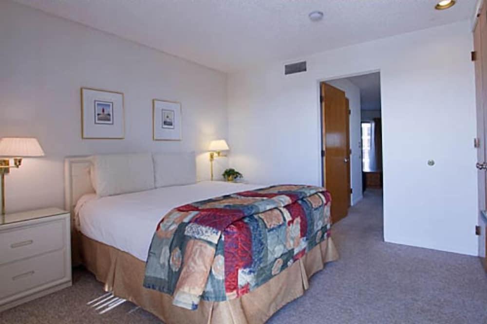 Weathervane Terrace Inn and Suites photo 20