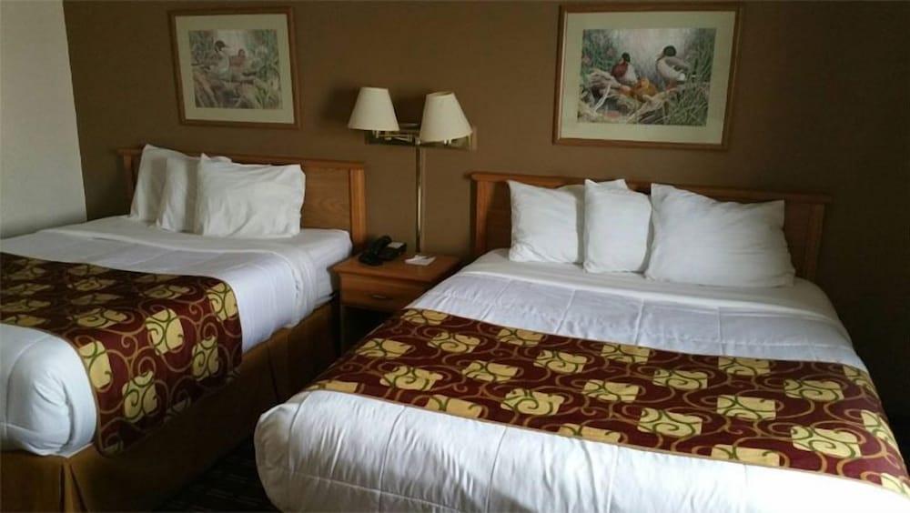 New Prague Inn & Suites photo 12